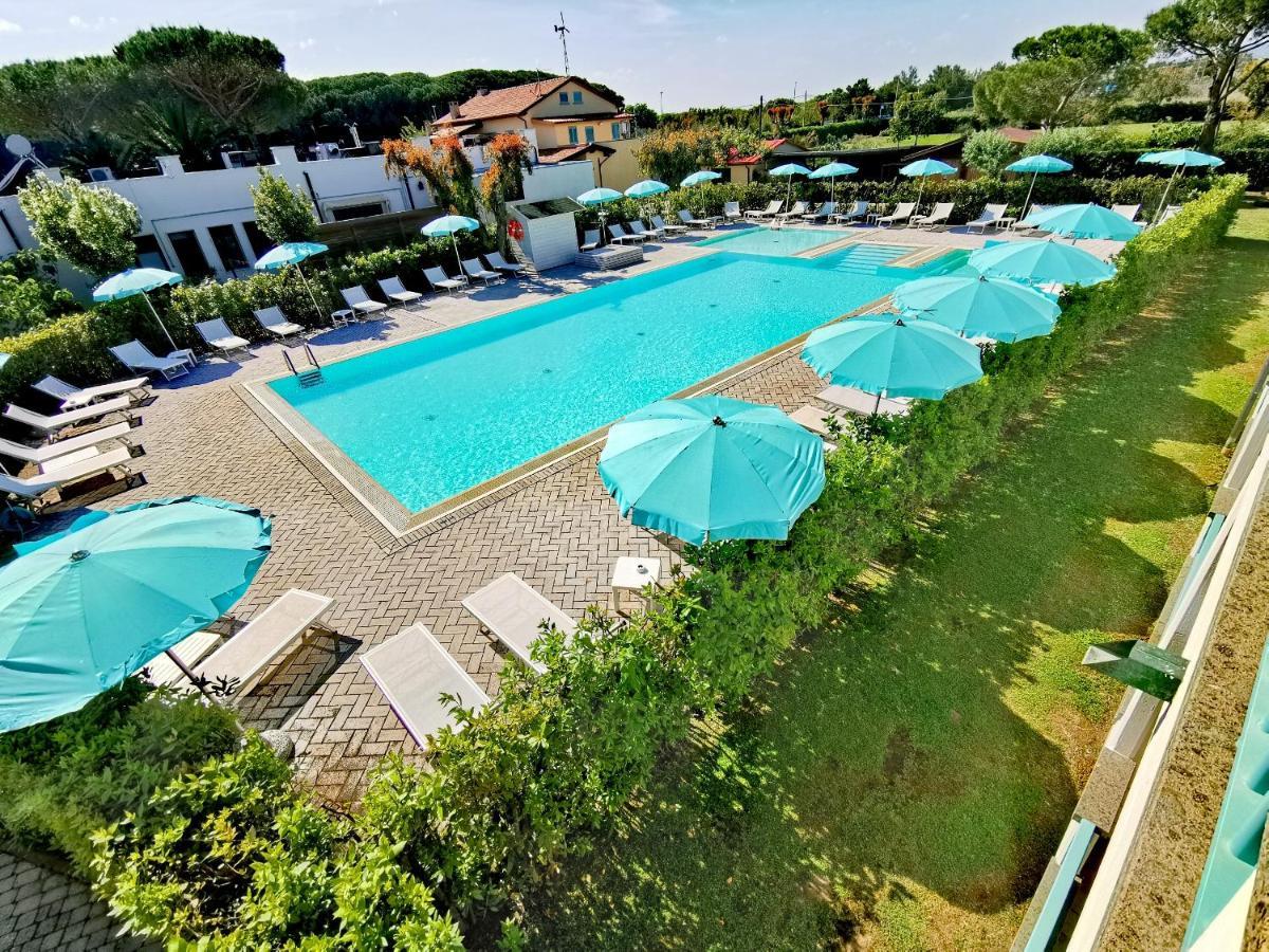 Apartments In Residence In Vada With Swimming Pool 450 Meters From The Sea Exterior photo