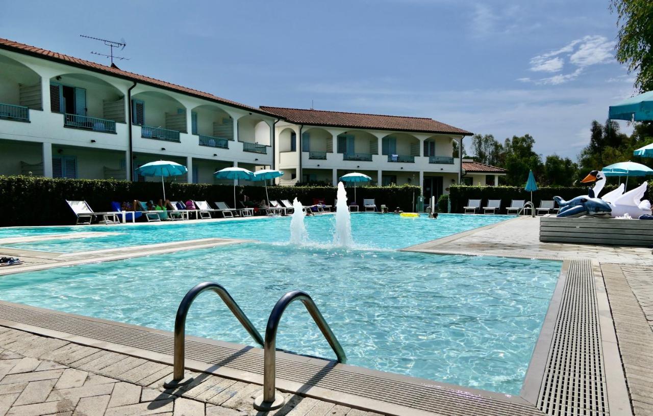 Apartments In Residence In Vada With Swimming Pool 450 Meters From The Sea Exterior photo
